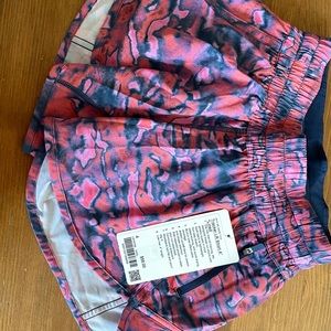 Lululemon Tracker LR short 4” lined